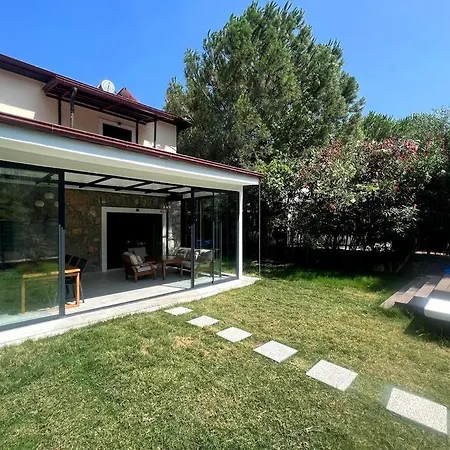 Oludeniz Bahce Jakuzili Villa
